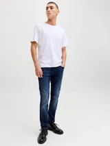Jeans de corte slim fit en denim azul con efecto lavado, confeccionados en tejido elástico con mezcla de algodón y lyocell.