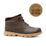 Bota casual de cuero color marrón con cordones y suela de goma color beige.