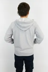 Campera gris con capucha y cierre frontal, confeccionada en algodón fino de punto.