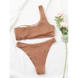 Conjunto de bikini texturado color tostado, compuesto por un top de un solo hombro y bombacha vedetina tiro medio.