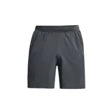 Short deportivo Under Armour Launch Run 7 color gris oscuro, con cintura elástica, bolsillos laterales y logo reflectivo en la pierna.
