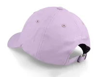 Gorra de visera curva color lila con bordado frontal del icónico logo Screaming Hand de Santa Cruz en tonos azules y rojos.