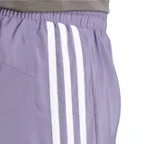 Short deportivo Adidas color lila con cintura elástica y logo blanco estampado en la pierna.