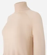 Blusa de punto de la marca Blue Steel, con cuello alto, manga larga y diseño básico ajustado al cuerpo.