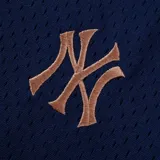 Remera de béisbol negra con textura de malla, cuello en V con botones y mangas cortas. Presenta el logo de Los Angeles Dodgers bordado en el pecho izquierdo y la inscripción Dodgers en el derecho.