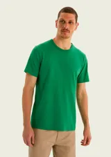 Remera celeste de manga corta y cuello redondo, de corte slim y diseño liso.