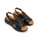 Sandalia de cuero legítimo color negro, con diseño anatómico de tiras cruzadas texturizadas, plantilla confortable y suela flexible con plataforma.