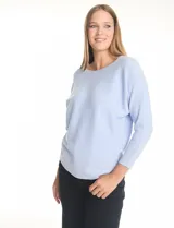 Buzo de punto rib con diseño de manga japonesa en largo tres cuartos y silueta relajada.