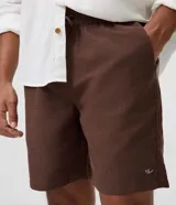 Bermuda masculina de sarga con textura jaspeada, cintura elástica y bolsillos laterales, ideal para uso casual.