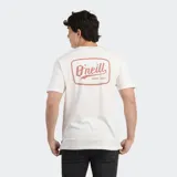 Remera de manga corta color beige, con cuello redondo y pequeño logo de la marca estampado en el pecho.