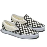 Championes Vans Classic Slip-On unisex con estampado damero en blanco y negro.