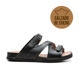 Sandalia casual de cuero negro con tiras anchas cruzadas y ajuste con velcro.