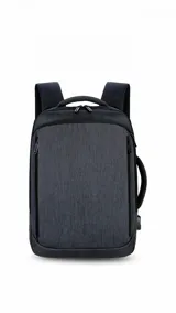 Mochila de diseño minimalista en color gris oscuro con textura jaspeada. Cuenta con compartimento principal con cierre, doble bolsillo frontal vertical, asa superior reforzada, asa lateral, correas acolchadas ajustables y puerto USB integrado.