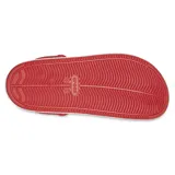 Zuecos Crocs modelo Off Court, color rojo con entresuela blanca de plataforma. Presentan un diseño inspirado en zapatillas deportivas con puertos de ventilación, correa giratoria en el talón y suela de goma.