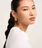 Blusa básica de punto color naranja, con cuello redondo y mangas cortas con barra contrastante.