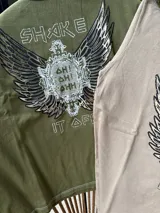 Conjunto de remeras de algodón con estampados variados.