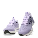 Championes urbanos Umbro modelo Vega, color violeta con detalles en negro y suela blanca. Presentan un diseño de malla transpirable con el logo de la marca en el lateral.