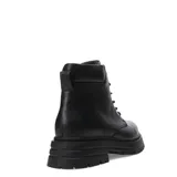 Botas tipo borcego de cuero color marrón oscuro, con cordones al tono, ojales metálicos y suela track robusta.