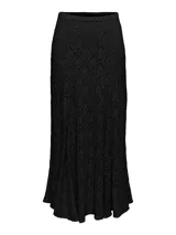 Falda larga de encaje color negro, de diseño fluido con paneles y silueta acampanada.