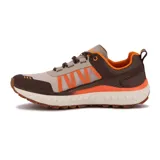 Championes de trekking Diadora Hiking Man Fiji, color beige con detalles en marrón y naranja.