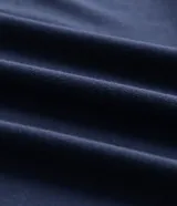 Pijama largo de hombre compuesto por una remera de manga larga con cuello redondo y un pantalón tipo jogging con cintura elástica. Confeccionado en tejido de viscolycra suave y ligero, con acabado liso.