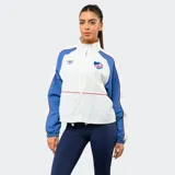 Campera deportiva Umbro del Club Nacional de Football, con cierre frontal, cuello alto y diseño en bloques de color blanco y azul con detalles en rojo. Incluye logo de Umbro y escudo del club en el pecho.