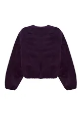 Campera tipo bomber de pana, color violeta, con cuello redondo, cierre frontal con cremallera y puños y bajo elásticos.