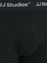 Pack de tres boxers tipo trunk de ajuste ceñido, color negro, con cintura elástica personalizada con el logo de la marca.