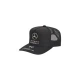 Gorra trucker Adidas Y-3 de la escudería Mercedes-AMG Petronas F1, color negro con paneles de malla en la parte trasera. Presenta el logo de la estrella de Mercedes, el emblema de AMG Petronas y la firma de Yohji Yamamoto junto al logo Y-3 en el frente.