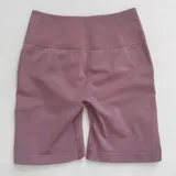 Short deportivo color verde agua, de tiro alto y corte ajustado, con frunce en la parte trasera.