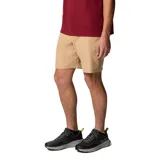 Short chino de hombre color beige, con bolsillos laterales y traseros, ideal para uso cotidiano o actividades al aire libre.