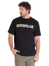 Remera negra de manga corta con cuello redondo y el logotipo de la marca Caterpillar impreso en el pecho en color blanco con detalle amarillo.