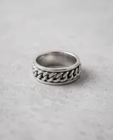 Anillo de plata 925 con diseño giratorio tipo cadena eslabonada.