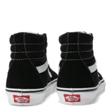 Championes Vans modelo Sk8-Hi de caña alta, color negro con la icónica banda lateral blanca. Confeccionados en una combinación de gamuza y lona, cuentan con suela de goma tipo waffle, punteras reforzadas y cuello acolchado para mayor comodidad.