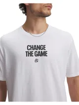 Remera de cuello redondo y manga corta, color blanco, con estampa frontal en color negro con la frase 'CHANGE THE GAME' y el logo de Curry debajo.