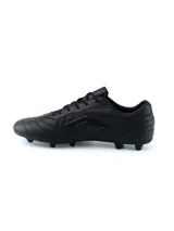Championes de fútbol Umbro modelo Touch FG, color negro con detalles en turquesa. Presentan el logo de la marca en el lateral y suela con tapones para terreno firme.