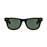 Lentes de sol estilo wayfarer color negro, con armazón de plástico reciclado y cristales oscuros.