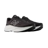 Championes de running New Balance modelo Kaiha Road v2, color negro con entresuela blanca. Diseño de malla transpirable con logo N en el lateral.
