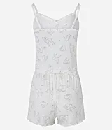 Conjunto de pijama de dos piezas confeccionado en tejido Rib, compuesto por una blusa con bretel fino y un short con cintura elástica. El conjunto presenta un estampado de animalitos.