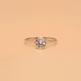 Anillo de plata 925 con circonia engarzada.