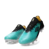 Championes de fútbol Umbro modelo Fly Hg, con diseño bicolor en negro y verde turquesa. Presentan cordones negros, interior amarillo y suela con tapones transparentes.