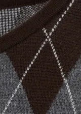 Chaleco de punto fino con estampado de rombos, cuello redondo y mangas cortas.