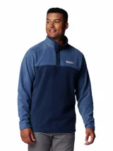 Buzo polar de fleece con diseño de medio cierre frontal con botones a presión. Presenta un diseño bicolor en tonos azul, con cuello alto y logo de la marca bordado en el pecho.