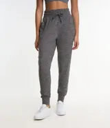Pantalón de jogging deportivo azul con cintura ajustable con cordón, bolsillos laterales y tobillos ajustados.
