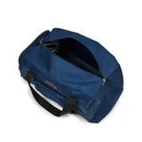 Bolso de viaje Jansport modelo Weekender Medium Duffel, color azul con detalles en negro y logo de la marca en rojo.