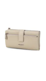 Billetera Lincoln's de mujer en color negro, confeccionada en símil cuero con textura granulada. Presenta un diseño rectangular con cierre de broche, bolsillo frontal con cierre metálico, correa de mano extraíble y logo de la marca grabado en el frente.