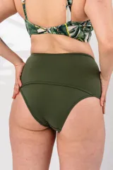 Bombacha de bikini de tiro alto color azul, con faja reductora en la zona abdominal.