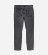 Pantalón de jean corte skinny, color gris oscuro, con cierre tradicional y bolsillos laterales y traseros.