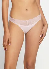 Pack de dos bombachas vedetina de microfibra color rosa pálido con encaje floral en la cintura y moño de raso al frente. Fundillo 100% algodón.