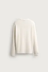 Camiseta relaxed fit de manga larga y cuello redondo, confeccionada en tejido de algodón con estructura waffle en color negro.